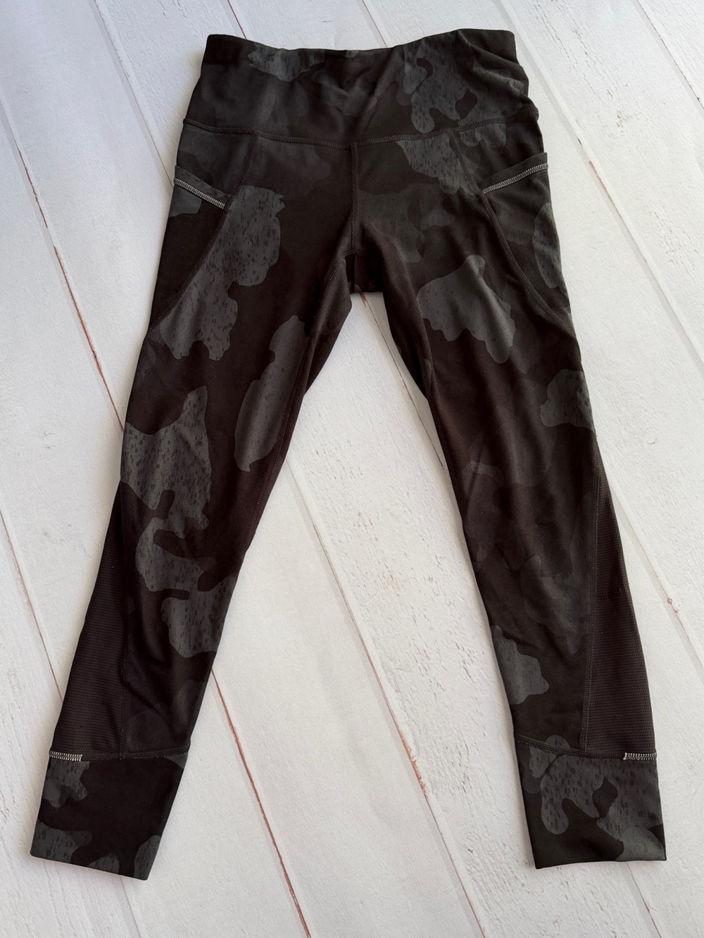 Athleta Black Camo Mesh Panel Pocket Leggings XS Athleisure Athletic - Picture 2 of 7